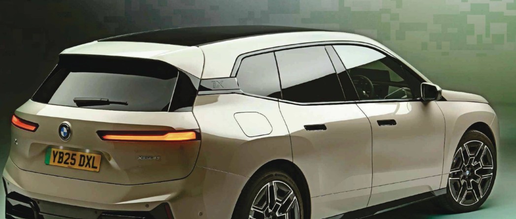 LARGE PREMIUM SUV OF THE YEAR